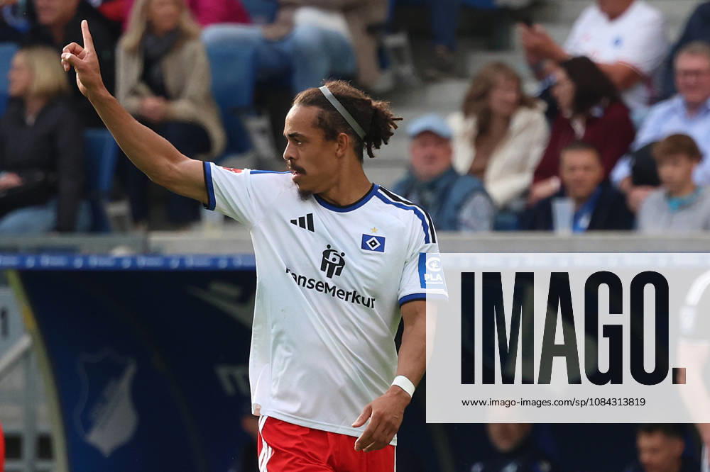 Fussball 1.Bundesliga, TSG 1899 Hoffenheim - Hamburger SV v.l. Torjubel nach dem Tor zum celebrating the goal celebrate 0:1 durch Yussuf Poulsen (Hamburger SV) Sinsheim