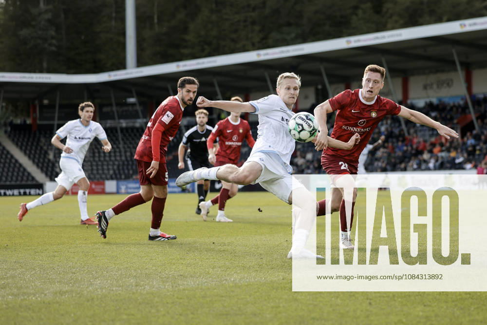 Fussball 3.Liga, SG Sonnenhof Grossaspach - SV Waldhof Mannheim v.l. Julian Rieckmann (SV Waldhof Mannheim, 21) mit einem schönen Schuss