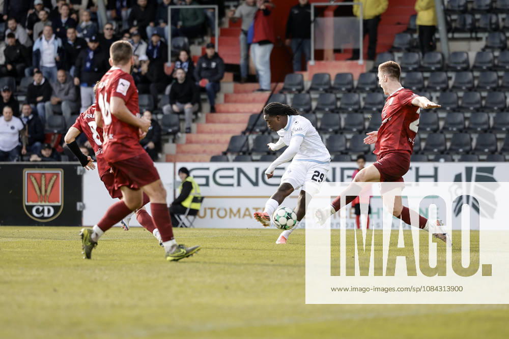 Fussball 3.Liga, SG Sonnenhof Grossaspach - SV Waldhof Mannheim v.l. das 3:1 durch Nolan Muteba (SV Waldhof Mannheim, 29)
