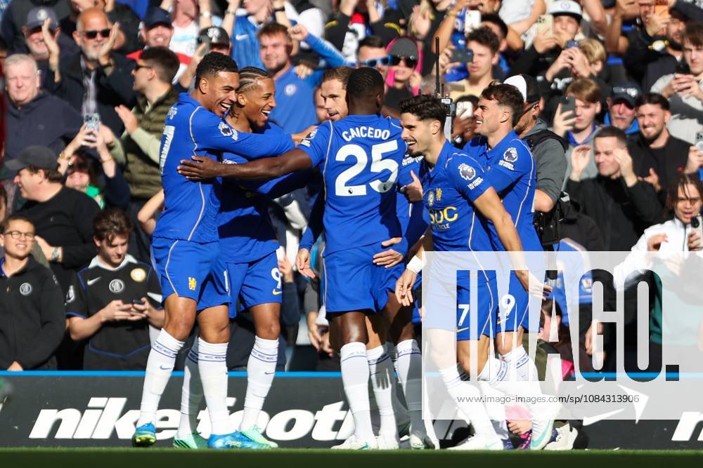 Jordan Henderson of Chelsea celebrates scoring his team s first goal of the match with teammates Chelsea v AFC Bournemouth, Premier League, Football, Stamford Bridge, London, UK, 10 10 2026, England - 10 Oct 2026London Stamford Bridge England United Kingdom