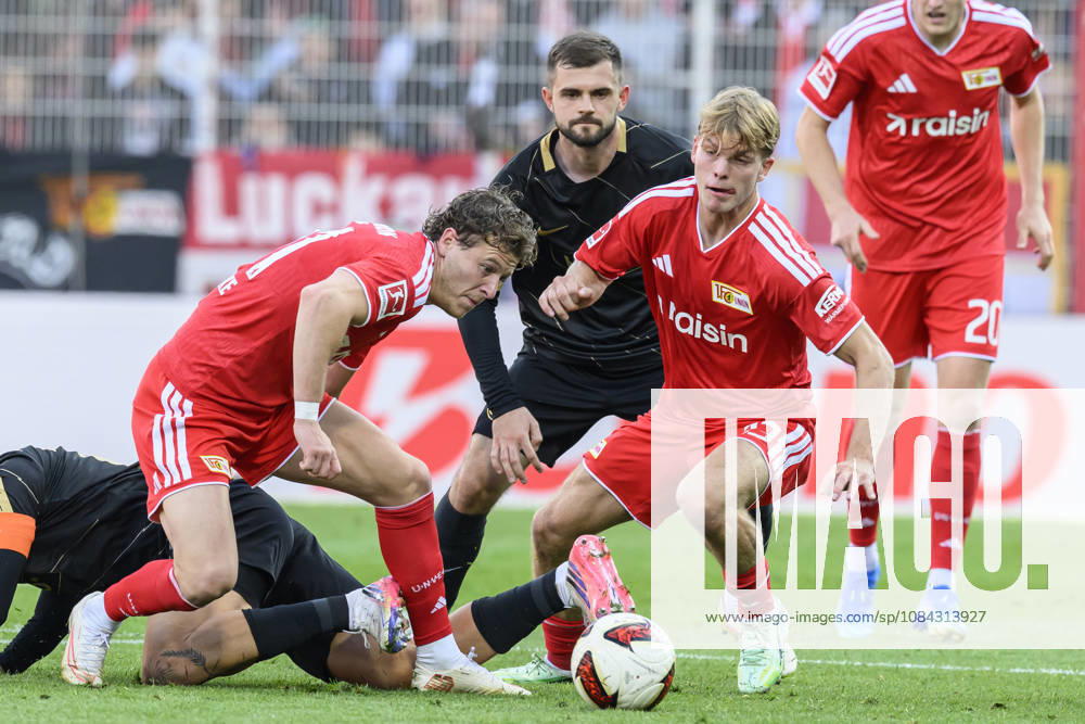 Im Bild v.l.: Tim Skarke (Union Berlin, 21), Lukasz Poreba (SV Elversberg, 08), Andras Schaefer (Union Berlin, 13), Zweikampf, Action, Kampf, kaempft um den Ball, GER, Berlin, Fussball, 1. FC Union Berlin vs SV Elversberg, in der Alten Försterei, 10.10.2026, DFB DFL REGULATIONS PROHIBIT ANY USE OF PHOTOGRAPHS AS IMAGE SEQUENCES AND OR QUASI-VIDEO,
