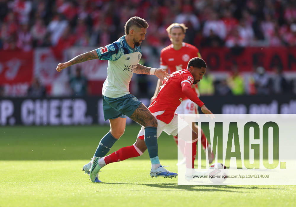 Fussball Bundesliga, 1. FSV Mainz 05 - Bayer 04 Leverkusen, v.l., Robert Andrich (Bayer 04 Leverkusen), Phillipp Mwene (FSV Mainz 05) DFL DFB REGULATIONS PROHIBIT ANY USE OF PHOTOGRAPHS AS IMAGE SEQUENCES AND OR QUASI-VIDEO.
