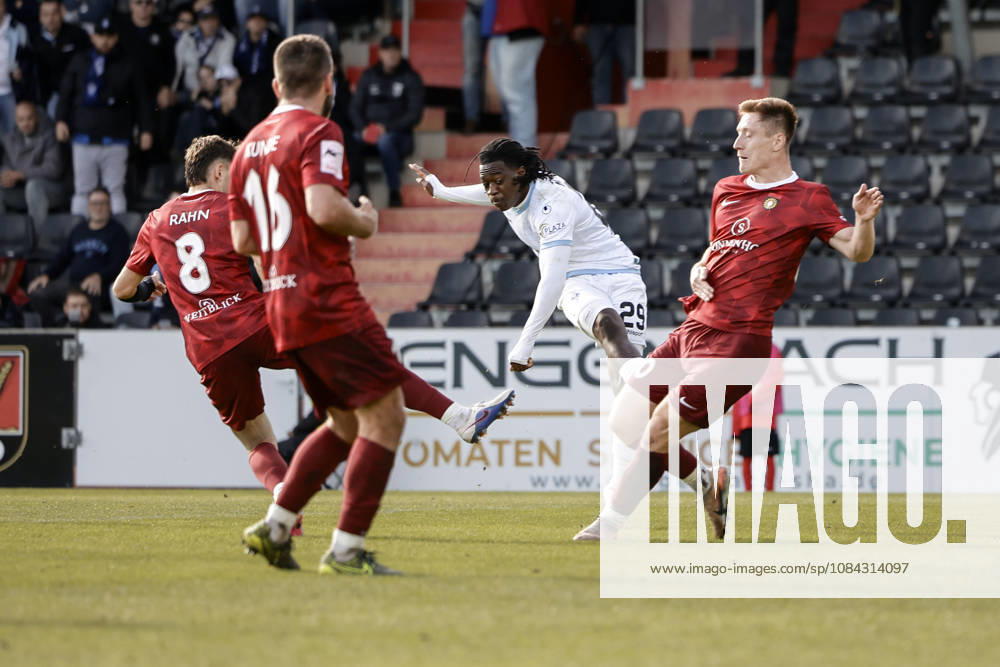 Fussball 3.Liga, SG Sonnenhof Grossaspach - SV Waldhof Mannheim v.l. das 3:1 durch Nolan Muteba (SV Waldhof Mannheim, 29)