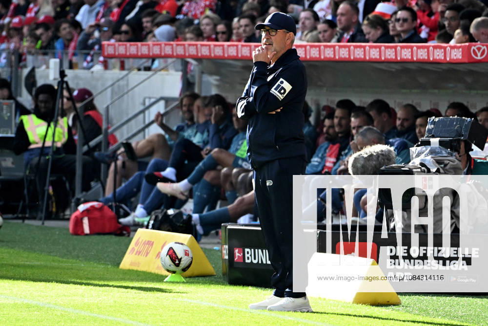Fussball 1.Bundesliga, FSV Mainz 05 - Bayer 04 Leverkusen v.l. Trainer Urs Fischer (FSV Mainz 05) Mainz