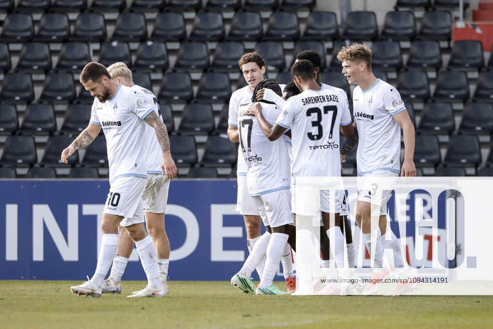 Fussball 3.Liga, SG Sonnenhof Grossaspach - SV Waldhof Mannheim v.l. jubel über das 3:1 durch Nolan Muteba (SV Waldhof Mannheim, 29)