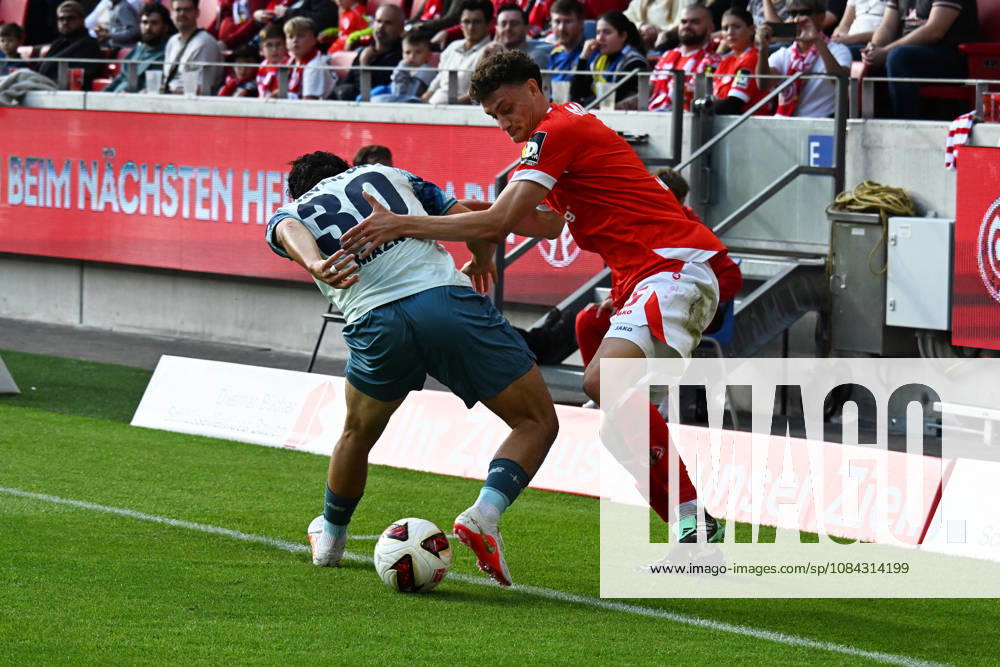 Fussball 1.Bundesliga, FSV Mainz 05 - Bayer 04 Leverkusen v.l. Ibrahim Maza (Bayer 04 Leverkusen) Eric Martel (FSV Mainz 05) Zweikampf, Aktion, action, battle for the ball Mainz