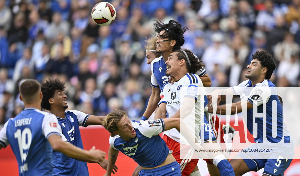 Strafraumszene, Torraumszene Kopfballduell Zweikampf Aktion Koki Machida TSG 1899 Hoffenheim (28) gegen Yussuf Poulsen Hamburger SV HSV (15) TSG 1899 Hoffenheim vs Hamburger SV HSV 10.10.2026 DFL REGULATIONS PROHIBIT ANY USE OF PHOTOGRAPHS AS IMAGE SEQUENCES AND OR QUASI-VIDEO TSG 1899 Hoffenheim vs Hamburger SV HSV