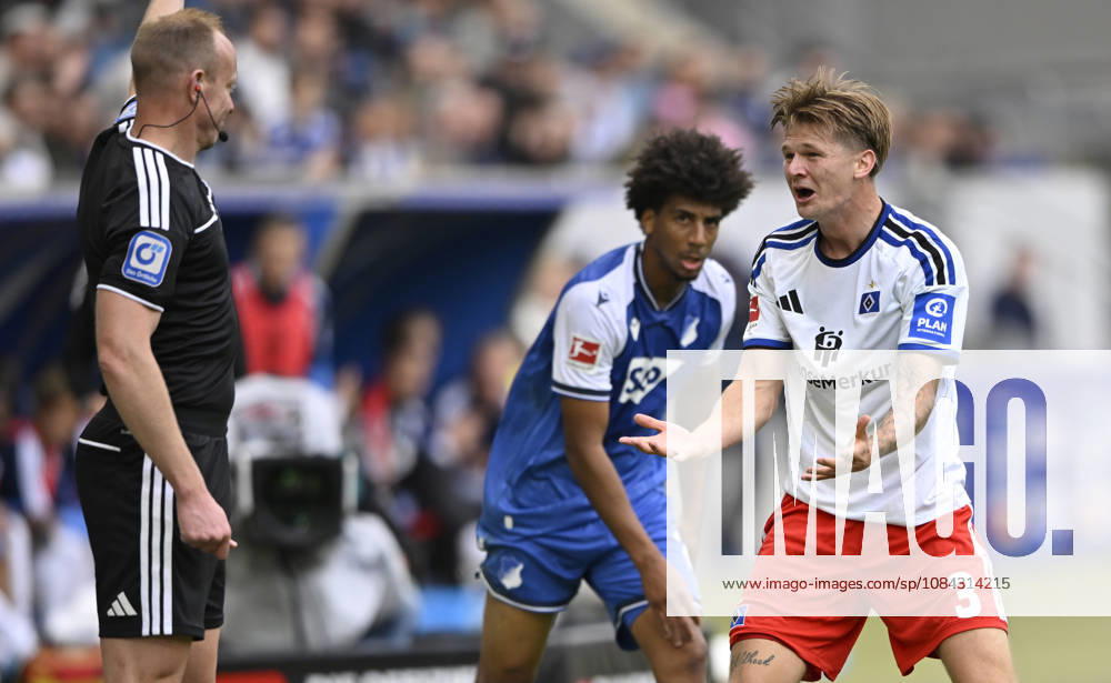 Nach Zweikampf, Aktion Bernardo TSG 1899 Hoffenheim (13) gegen David Moeller Wolfe Hamburger SV HSV (03) ist Bernardo sauer auf Linienrichter Schiedsrichterassistent TSG 1899 Hoffenheim vs Hamburger SV HSV 10.10.2026 DFL REGULATIONS PROHIBIT ANY USE OF PHOTOGRAPHS AS IMAGE SEQUENCES AND OR QUASI-VIDEO TSG 1899 Hoffenheim vs Hamburger SV HSV