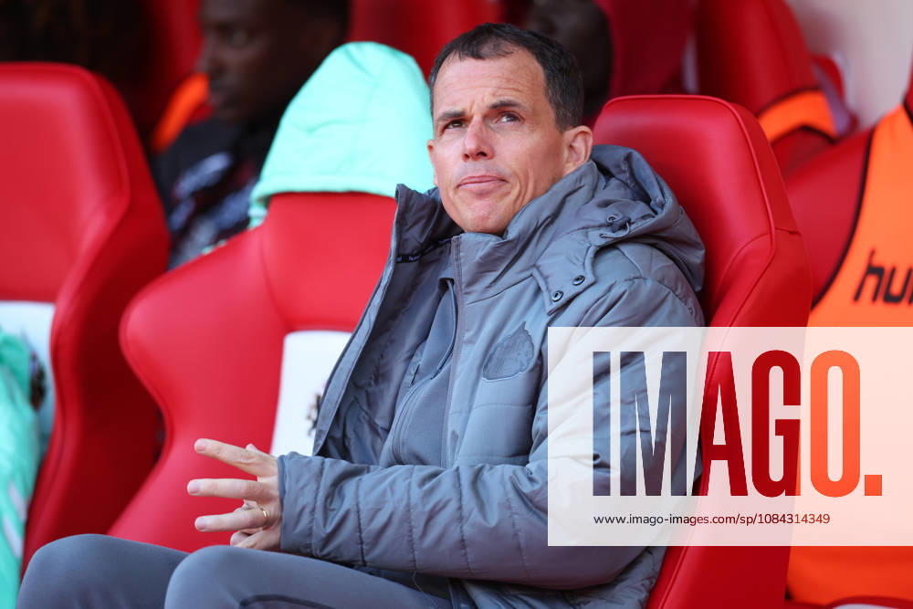 Sunderland v Brighton and Hove Albion - Premier League 2026 27 Regis Le Bris Manager of Sunderland on the bench before the Premier League 2026 27 match between Sunderland and Brighton & Hove Albion at Stadium of Light on October 10, 2026 in Sunderland, England. WARNING! This Photograph May Only Be Used For Newspaper And Or Magazine Editorial Purposes. May Not Be Used For Publications Involving 1 player, 1 Club Or 1 Competition Without Written Authorisation From Football DataCo Ltd. For Any Queries, Please Contact Football DataCo Ltd on +44 (0) 207 864 9121 Sunderland Stadium of Light England United Kingdom