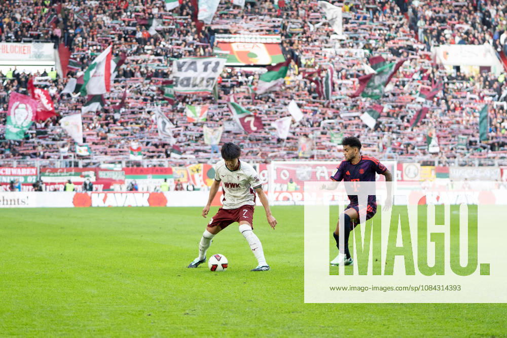 Youngwoo Seol (7 Augsburg) und Luis Diaz (14 Bayern) in Aktion beim Bundesligaspiel FC Augsburg - FC Bayern München am 10.10.2026.