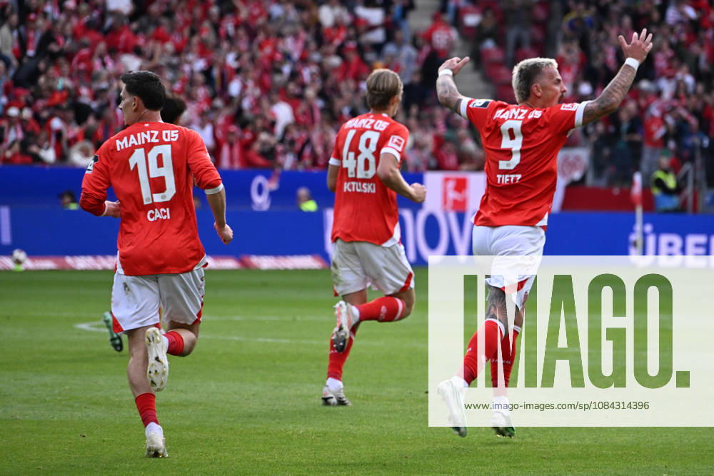 Fussball 1.Bundesliga, FSV Mainz 05 - Bayer 04 Leverkusen v.l. Torjubel nach dem Tor zum celebrating the goal celebrate 1:2 durch Anthony Caci (FSV Mainz 05) Mainz