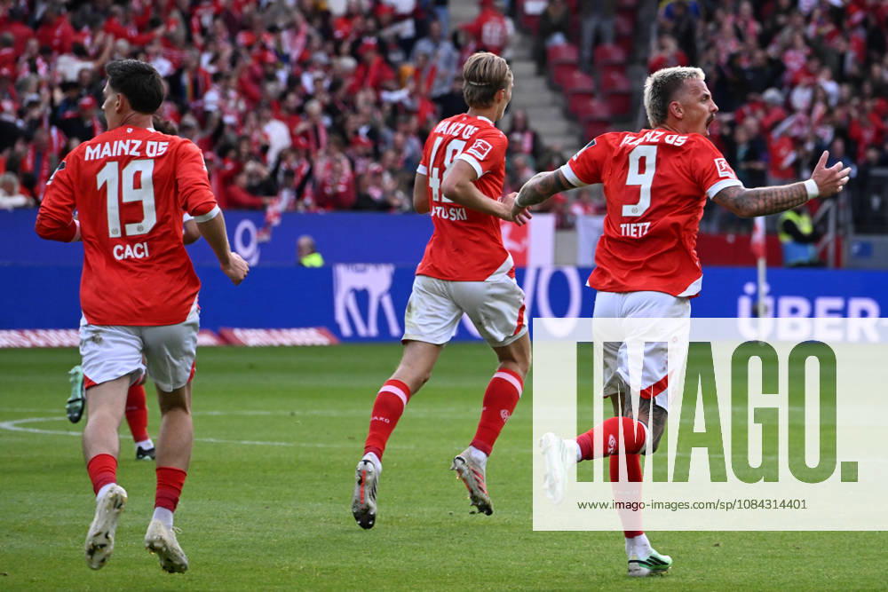 Fussball 1.Bundesliga, FSV Mainz 05 - Bayer 04 Leverkusen v.l. Torjubel nach dem Tor zum celebrating the goal celebrate 1:2 durch Anthony Caci (FSV Mainz 05) Mainz