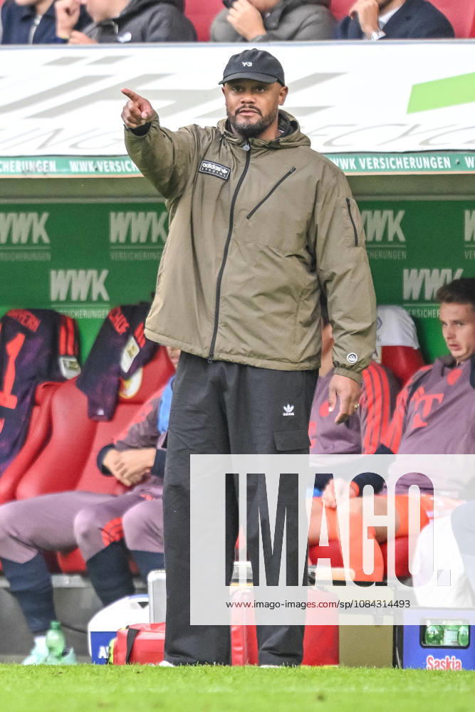 Trainer Vincent Kompany (FC Bayern Muenchen) gestikuliert, gestik waehrend des spiels der 1. Bundesliga zwischen FC Augsburg und FC Bayern Muenchen, WWK Arena am 10. October 2026 in Augsburg, Deutschland. (Foto von Harry Langer DeFodi Images) +++ Trainer Vincent Kompany (FC Bayern Muenchen) gestures during the Bundesliga match between FC Augsburg and FC Bayern Muenchen at WWK Arena on October 10, 2026 in Augsburg, Germany. (Photo by Harry Langer DeFodi Images) DFB DFL REGULATIONS PROHIBIT ANY USE OF PHOTOGRAPHS AS IMAGE SEQUENCES AND OR QUASI-VIDEO. (Photo by Harry Langer DeFodi Images) DFB DFL REGULATIONS PROHIBIT ANY USE OF PHOTOGRAPHS AS IMAGE SEQUENCES AND OR QUASI-VIDEO. -