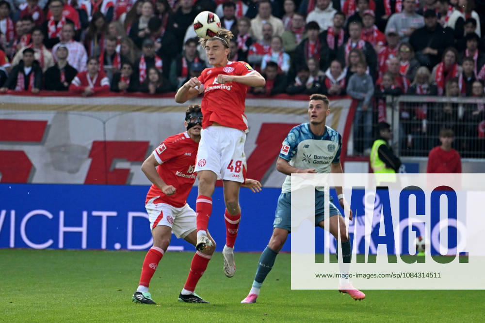 Fussball 1.Bundesliga, FSV Mainz 05 - Bayer 04 Leverkusen v.l. Kacper Potulski (FSV Mainz 05) Mainz