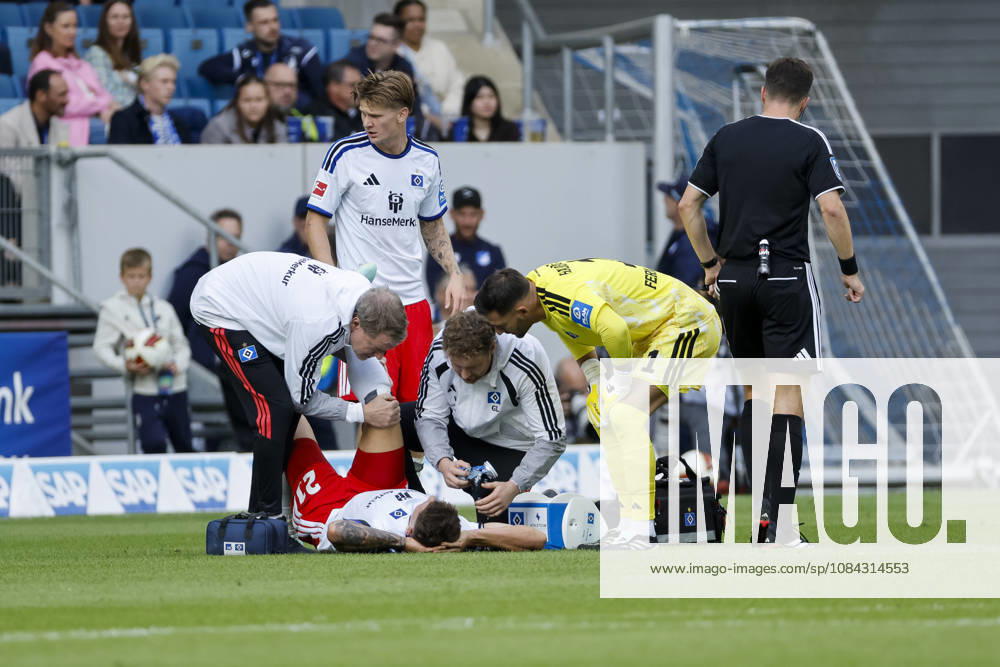 Nicolai Remberg (Hamburger SV, 21) verletzt am Boden , Deutschland, Fussball, 1. Bundesliga, 5.Spieltag, 2026 2027, TSG Hoffenheim vs. Hamburger SV, 10.10.2026, Sinsheim SNP Arena Deutschland