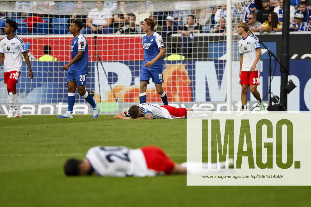 Fabio Vieira (Hamburger SV, 20) und Nicolai Remberg (Hamburger SV, 21) verletzt am Boden , Deutschland, Fussball, 1. Bundesliga, 5.Spieltag, 2026 2027, TSG Hoffenheim vs. Hamburger SV, 10.10.2026, Sinsheim SNP Arena Deutschland