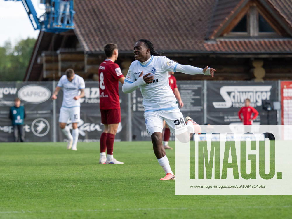TOR zum 1:4 durch Nolan Muteba N Tumba (SV Waldhof Mannheim, 29) Torjubel GER, Fussball, SG Sonnenhof Grossaspach vs. SV Waldhof Mannheim, 3. Liga, 8. Spieltag, Aspach, Saison 2026 2027, 10.10.2026 GER, Fussball, SG Sonnenhof Grossaspach vs. SV Waldhof Mannheim, 3. Liga, 8. Spieltag, Aspach, Saison 2026 2027, 10.10.2026 Aspach