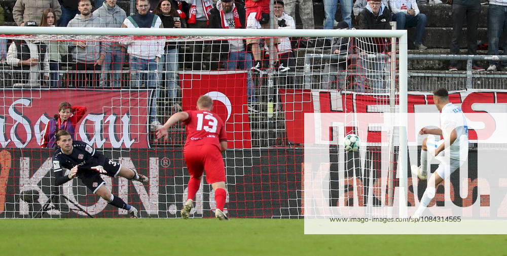 Herren, Fussball, Saison 2026 2027, 3. Liga, 8. Spieltag: FC Wuerzburger Kickers - FC Hansa Rostock v.li.: Marko Rajkovacic (FC Wuerzburger Kickers), Philipp Ochs (FC Wuerzburger Kickers), Kenan Fatkic (FC Hansa Rostock) erzielt das Tor zum 0:2, scores the goal 0:2 Wuerzburg AKON ARENA Bayern Deutschland