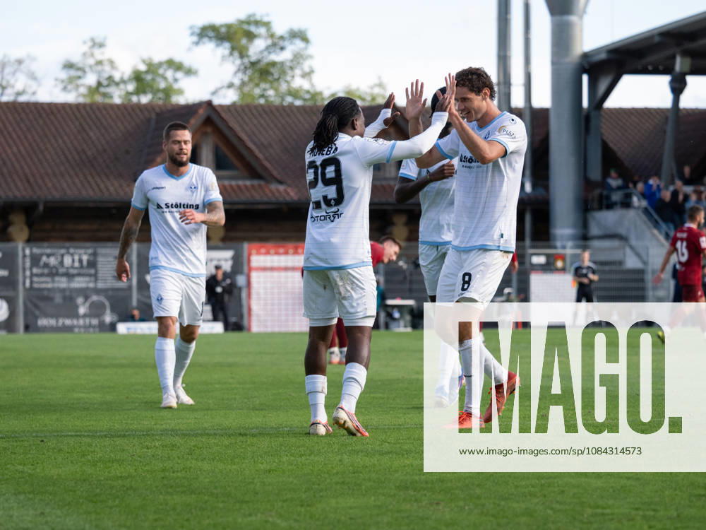 TOR zum 1:3 durch Nolan Muteba N Tumba (SV Waldhof Mannheim, 29) Torjubel mit Maximilian Thalhammer (SV Waldhof Mannheim, 08), Jubel Freude Emotion Teamjubel Gestik Geste GER, Fussball, SG Sonnenhof Grossaspach vs. SV Waldhof Mannheim, 3. Liga, 8. Spieltag, Aspach, Saison 2026 2027, 10.10.2026 GER, Fussball, SG Sonnenhof Grossaspach vs. SV Waldhof Mannheim, 3. Liga, 8. Spieltag, Aspach, Saison 2026 2027, 10.10.2026 Aspach