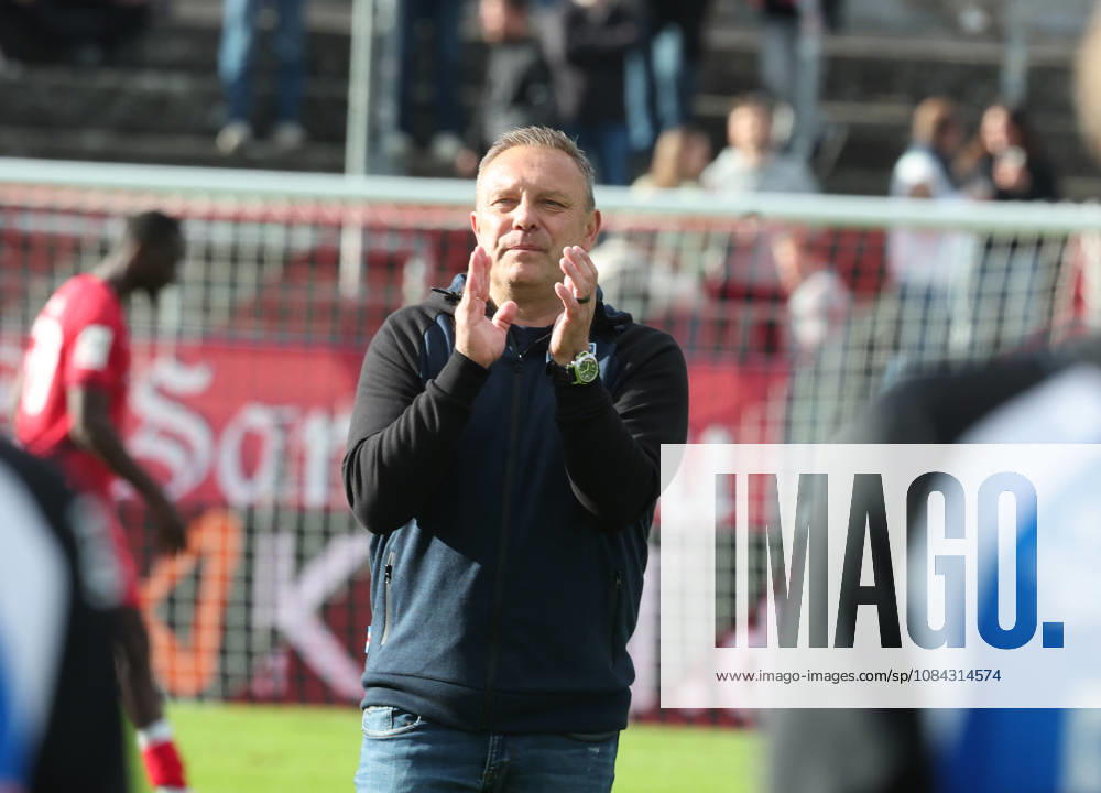 FC Würzburger Kickers- FC Hansa Rostock Würzburg 10.10..2026, Fußball 3.Liga FC Würzburger Kickers - FC Hansa Rostock Trainer Andrà Breitenreiter FC Hansa Rostock feiert den Sieg Akon Arena Bayern Deutschland