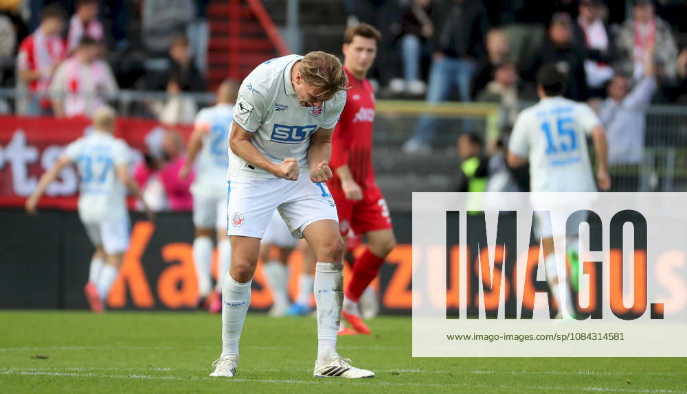 Herren, Fussball, Saison 2026 2027, 3. Liga, 8. Spieltag: FC Wuerzburger Kickers - FC Hansa Rostock v.li.: Florian Carstens (FC Hansa Rostock) mit Torjubel, celebrate the goal, goal celebration, Jubel ueber das Tor zum 0:2 Wuerzburg AKON ARENA Bayern Deutschland