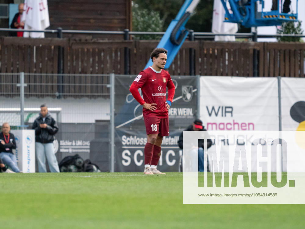 Niklas Pollex (SG Sonnenhof Grossaspach, 18) enttaeuscht nach 1:5 durch Leon Schurer (SG Sonnenhof Grossaspach, 37) GER, Fussball, SG Sonnenhof Grossaspach vs. SV Waldhof Mannheim, 3. Liga, 8. Spieltag, Aspach, Saison 2026 2027, 10.10.2026 GER, Fussball, SG Sonnenhof Grossaspach vs. SV Waldhof Mannheim, 3. Liga, 8. Spieltag, Aspach, Saison 2026 2027, 10.10.2026 Aspach