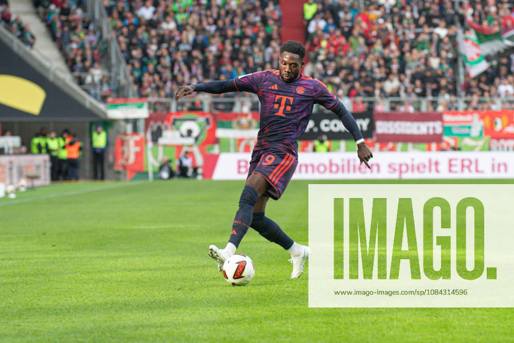 Alphonso Davies (19 Bayern) in Aktion beim Bundesligaspiel FC Augsburg - FC Bayern München am 10.10.2026.