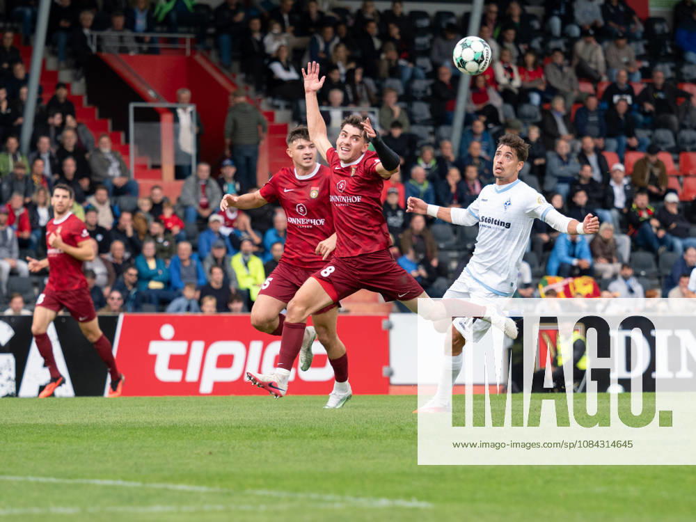 Zweikampf Jan Elias Rahn (SG Sonnenhof Grossaspach, 08) gegen Masca (SV Waldhof Mannheim, 11), Laufduell Sprintduell Ballbesitz GER, Fussball, SG Sonnenhof Grossaspach vs. SV Waldhof Mannheim, 3. Liga, 8. Spieltag, Aspach, Saison 2026 2027, 10.10.2026 GER, Fussball, SG Sonnenhof Grossaspach vs. SV Waldhof Mannheim, 3. Liga, 8. Spieltag, Aspach, Saison 2026 2027, 10.10.2026 Aspach