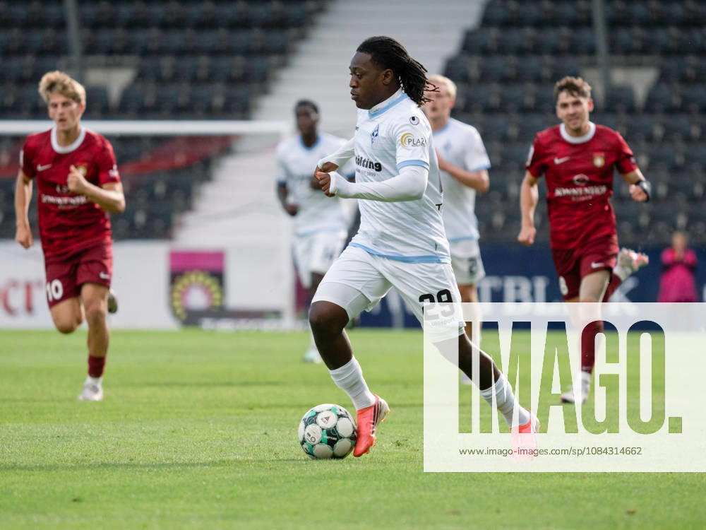 Nolan Muteba N Tumba (SV Waldhof Mannheim, 29) am Ball GER, Fussball, SG Sonnenhof Grossaspach vs. SV Waldhof Mannheim, 3. Liga, 8. Spieltag, Aspach, Saison 2026 2027, 10.10.2026 GER, Fussball, SG Sonnenhof Grossaspach vs. SV Waldhof Mannheim, 3. Liga, 8. Spieltag, Aspach, Saison 2026 2027, 10.10.2026 Aspach