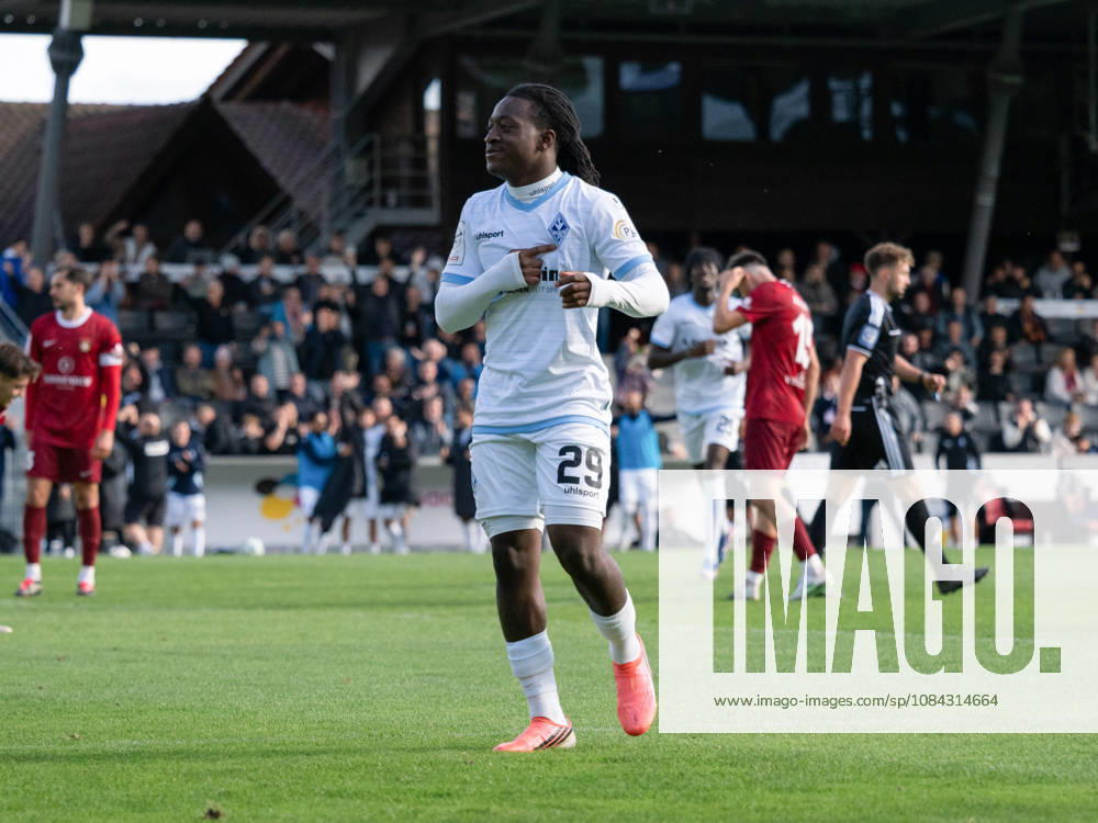TOR zum 1:3 durch Nolan Muteba N Tumba (SV Waldhof Mannheim, 29) Torjubel, Jubel Freude Emotion Teamjubel Gestik Geste GER, Fussball, SG Sonnenhof Grossaspach vs. SV Waldhof Mannheim, 3. Liga, 8. Spieltag, Aspach, Saison 2026 2027, 10.10.2026 GER, Fussball, SG Sonnenhof Grossaspach vs. SV Waldhof Mannheim, 3. Liga, 8. Spieltag, Aspach, Saison 2026 2027, 10.10.2026 Aspach