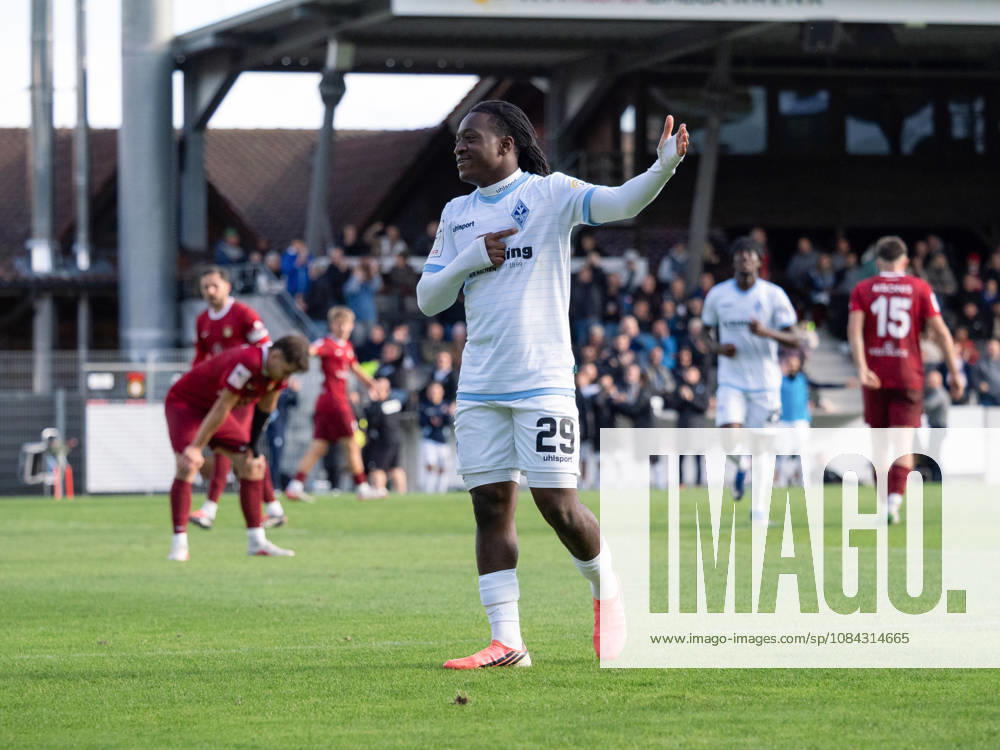 TOR zum 1:3 durch Nolan Muteba N Tumba (SV Waldhof Mannheim, 29) Torjubel, Jubel Freude Emotion Teamjubel Gestik Geste GER, Fussball, SG Sonnenhof Grossaspach vs. SV Waldhof Mannheim, 3. Liga, 8. Spieltag, Aspach, Saison 2026 2027, 10.10.2026 GER, Fussball, SG Sonnenhof Grossaspach vs. SV Waldhof Mannheim, 3. Liga, 8. Spieltag, Aspach, Saison 2026 2027, 10.10.2026 Aspach