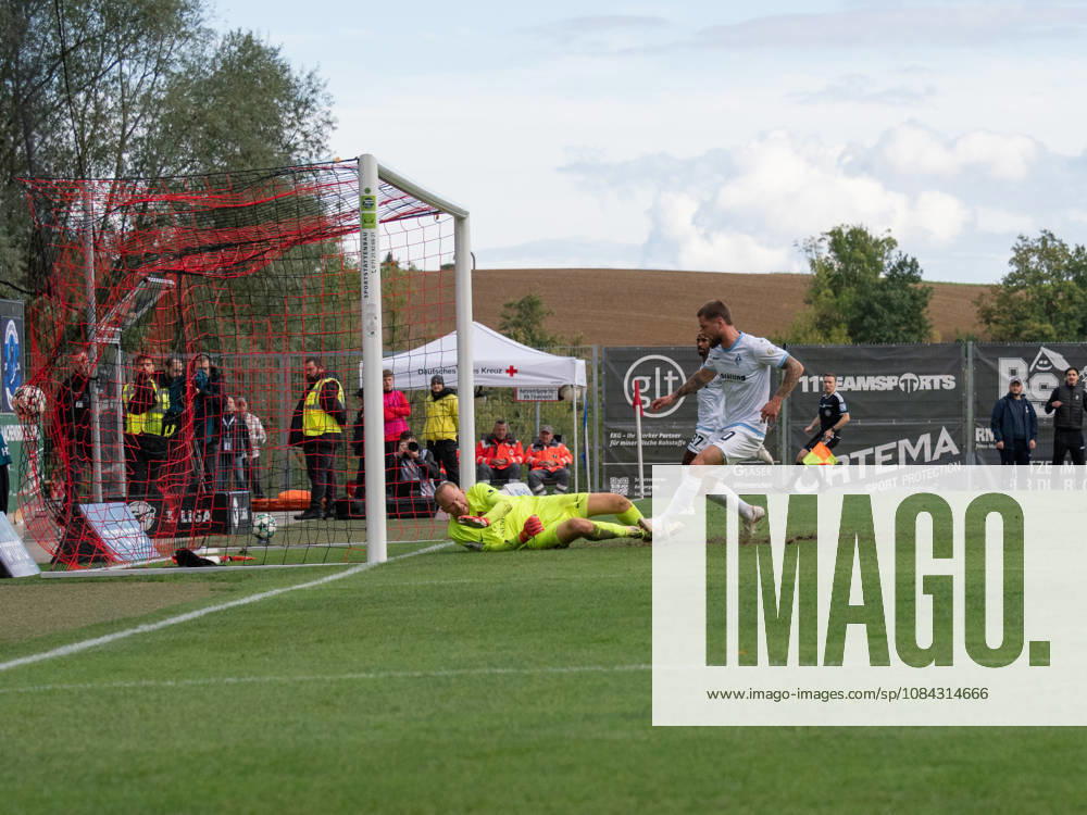 TOR zum 1:5 durch Noah Sarenren Bazee (SV Waldhof Mannheim, 37) Torjubel, Jubel Freude Emotion Teamjubel Gestik Geste GER, Fussball, SG Sonnenhof Grossaspach vs. SV Waldhof Mannheim, 3. Liga, 8. Spieltag, Aspach, Saison 2026 2027, 10.10.2026 GER, Fussball, SG Sonnenhof Grossaspach vs. SV Waldhof Mannheim, 3. Liga, 8. Spieltag, Aspach, Saison 2026 2027, 10.10.2026 Aspach