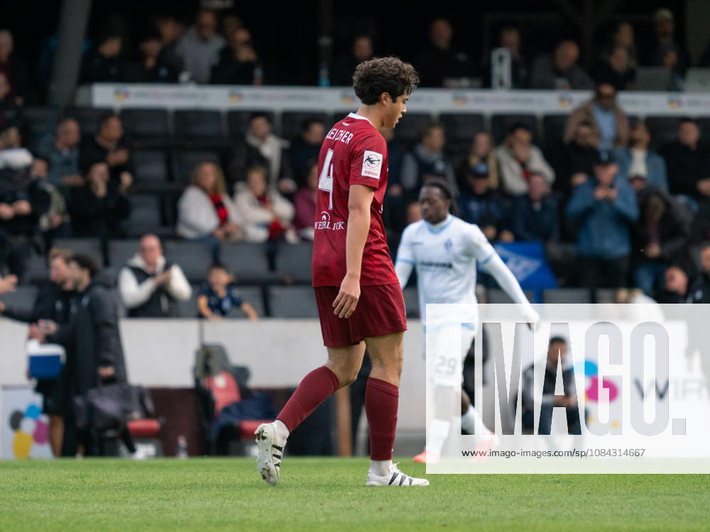 Tim Sechelmann (SV Waldhof Mannheim, 04) enttaeuscht nach 1:5 durch Leon Schurer (SG Sonnenhof Grossaspach, 37) GER, Fussball, SG Sonnenhof Grossaspach vs. SV Waldhof Mannheim, 3. Liga, 8. Spieltag, Aspach, Saison 2026 2027, 10.10.2026 GER, Fussball, SG Sonnenhof Grossaspach vs. SV Waldhof Mannheim, 3. Liga, 8. Spieltag, Aspach, Saison 2026 2027, 10.10.2026 Aspach