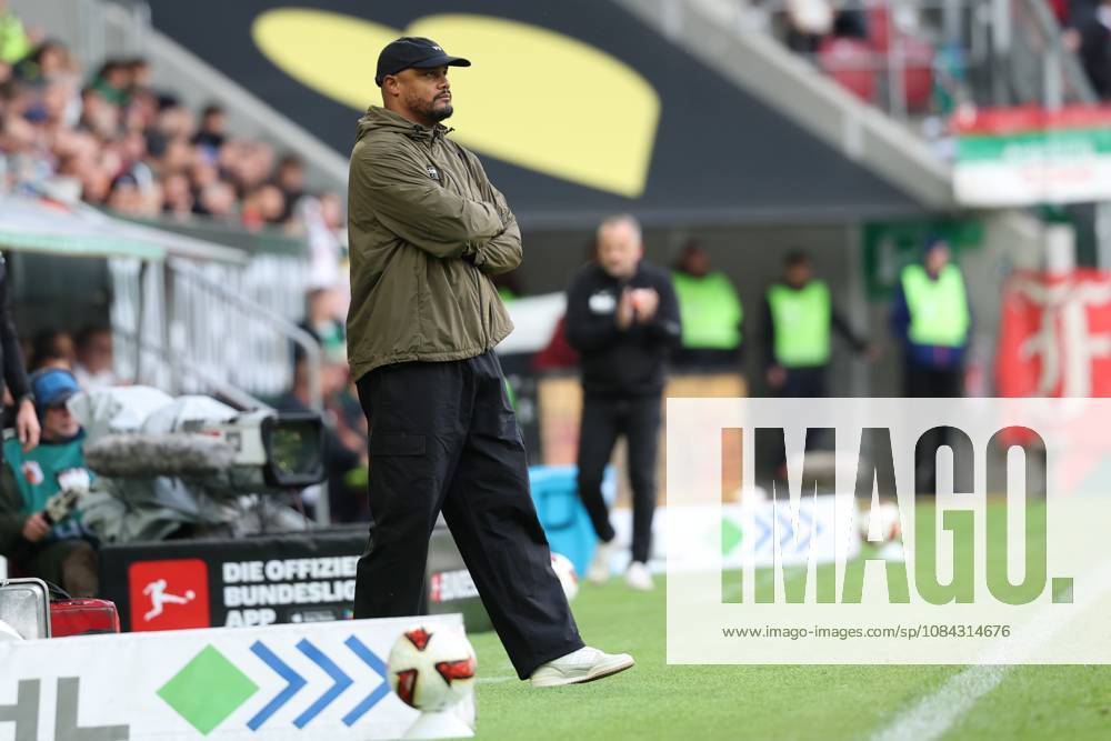 Chef-Trainer Vincent Kompany (FC Bayern Muenchen), FC Augsburg vs. FC Bayern Muenchen, Fussball, 1. Bundesliga, 5. Spieltag, 10.10.2026 DFB DFL regulations prohibit any use of photographs as image sequences and or quasi-video Augsburg Bayern Deutschland