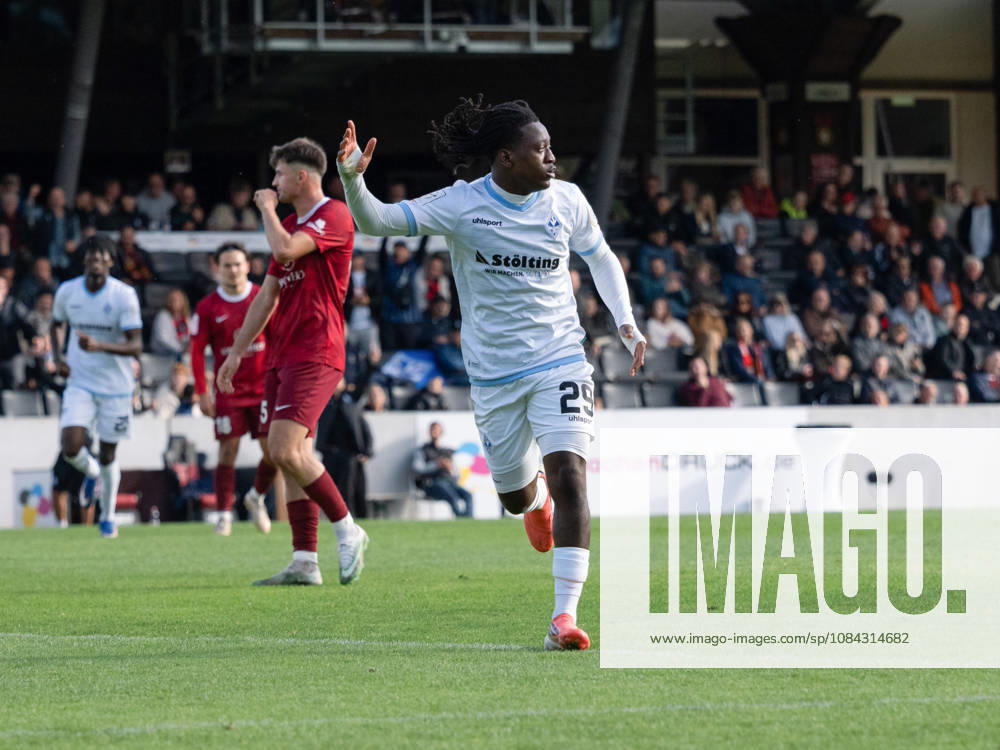 TOR zum 1:3 durch Nolan Muteba N Tumba (SV Waldhof Mannheim, 29) Torjubel, Jubel Freude Emotion Teamjubel Gestik Geste GER, Fussball, SG Sonnenhof Grossaspach vs. SV Waldhof Mannheim, 3. Liga, 8. Spieltag, Aspach, Saison 2026 2027, 10.10.2026 GER, Fussball, SG Sonnenhof Grossaspach vs. SV Waldhof Mannheim, 3. Liga, 8. Spieltag, Aspach, Saison 2026 2027, 10.10.2026 Aspach