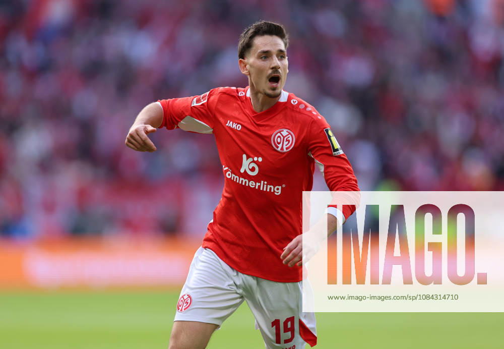 Fussball Bundesliga, 1. FSV Mainz 05 - Bayer 04 Leverkusen, v.l., Torjubel zum 2:2 durch Anthony Caci (FSV Mainz 05), Goal celebration, celebrate the goal DFL DFB REGULATIONS PROHIBIT ANY USE OF PHOTOGRAPHS AS IMAGE SEQUENCES AND OR QUASI-VIDEO.