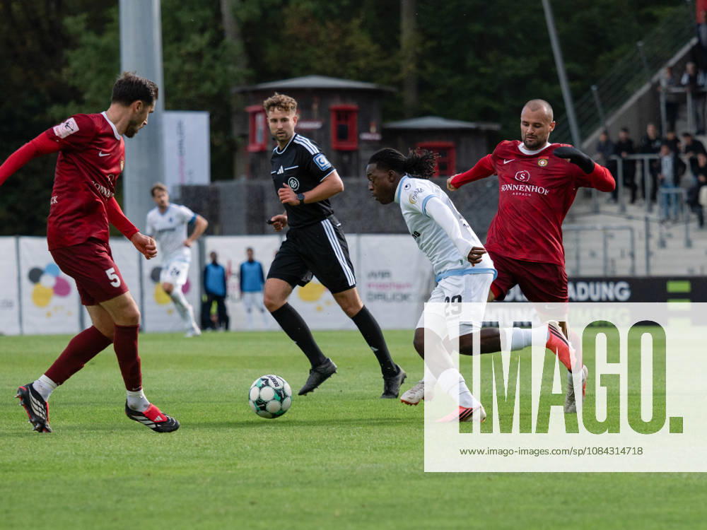 Yannis Hoer (SV Waldhof Mannheim, 05), Kushtrim Asallari (SV Waldhof Mannheim, 20), Fabian Eisele (SG Sonnenhof Grossaspach, 23) GER, Fussball, SG Sonnenhof Grossaspach vs. SV Waldhof Mannheim, 3. Liga, 8. Spieltag, Aspach, Saison 2026 2027, 10.10.2026 GER, Fussball, SG Sonnenhof Grossaspach vs. SV Waldhof Mannheim, 3. Liga, 8. Spieltag, Aspach, Saison 2026 2027, 10.10.2026 Aspach