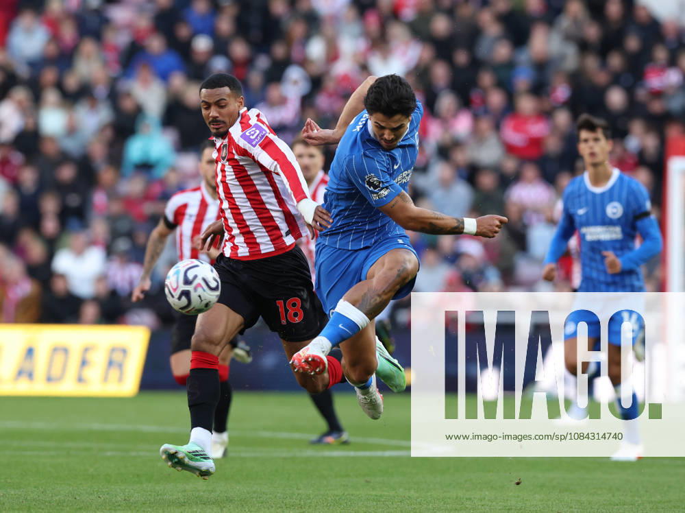 Sunderland, England, 10th October 2026. Wilson Isidor (L) of Sunderland in action with Pascal Gross of Brighton and Hove Albion during the Sunderland vs Brighton and Hove Albion Premier League match at the Stadium Of Light, Sunderland. Picture credit should read: Nigel Roddis Sportimage . SPI_008_NR_SUND_BRIG SPI-5059-0008