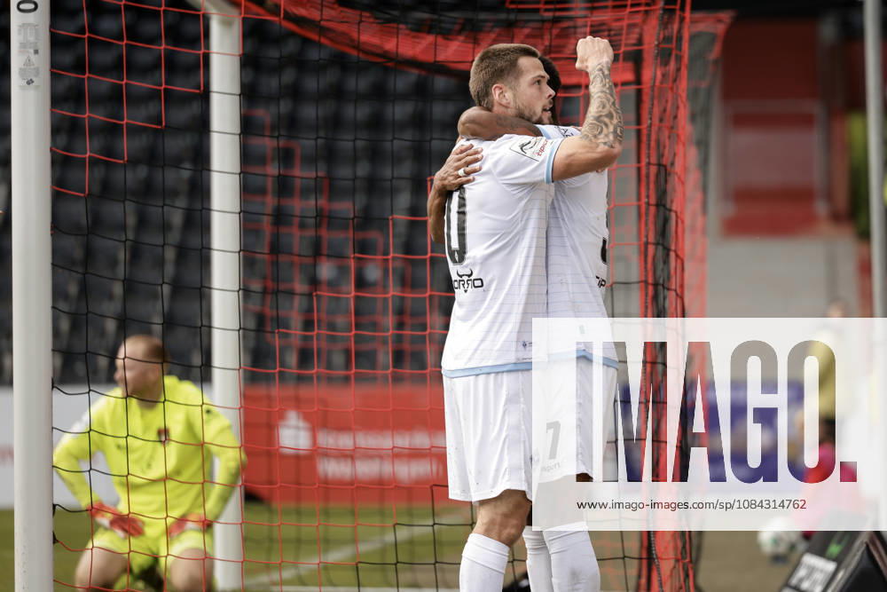 Fussball 3.Liga, SG Sonnenhof Grossaspach - SV Waldhof Mannheim v.l. jubel über das 1:5 durch Julian Ulbricht (SV Waldhof Mannheim, 10)