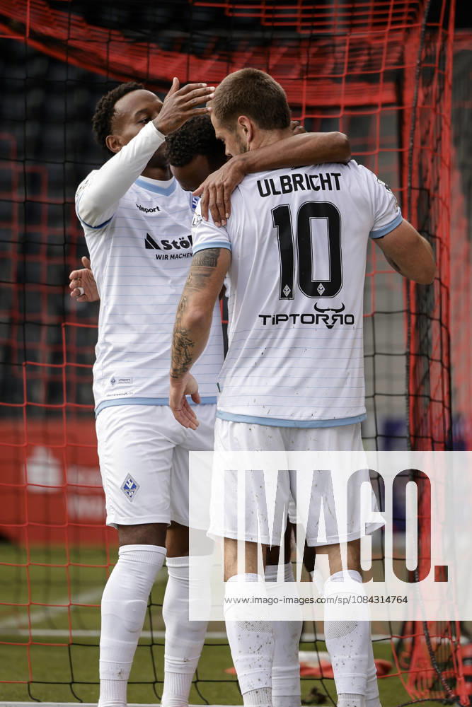 Fussball 3.Liga, SG Sonnenhof Grossaspach - SV Waldhof Mannheim v.l. jubel über das 1:5 durch Julian Ulbricht (SV Waldhof Mannheim, 10)