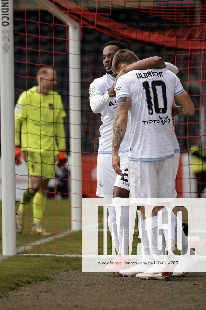 Fussball 3.Liga, SG Sonnenhof Grossaspach - SV Waldhof Mannheim v.l. jubel über das 1:5 durch Julian Ulbricht (SV Waldhof Mannheim, 10)
