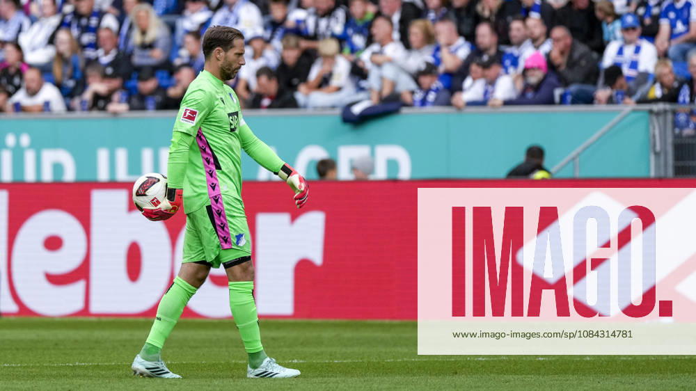 Oliver Baumann (Torwart, Hoffenheim, 1, Kapitän), Freisteller, Ganzkörper, Einzelbild, Einzelfoto, Aktion, Action, enttäuscht schauend, Enttäuschung, Frustration, disappointed, pessimistisch, 10.10.2026, Sinsheim (Deutschland), Fussball, Bundesliga, TSG 1899 Hoffenheim - Hamburger SV, DFB DFL REGULATIONS PROHIBIT ANY USE OF PHOTOGRAPHS AS IMAGE SEQUENCES AND OR QUASI-VIDEO.