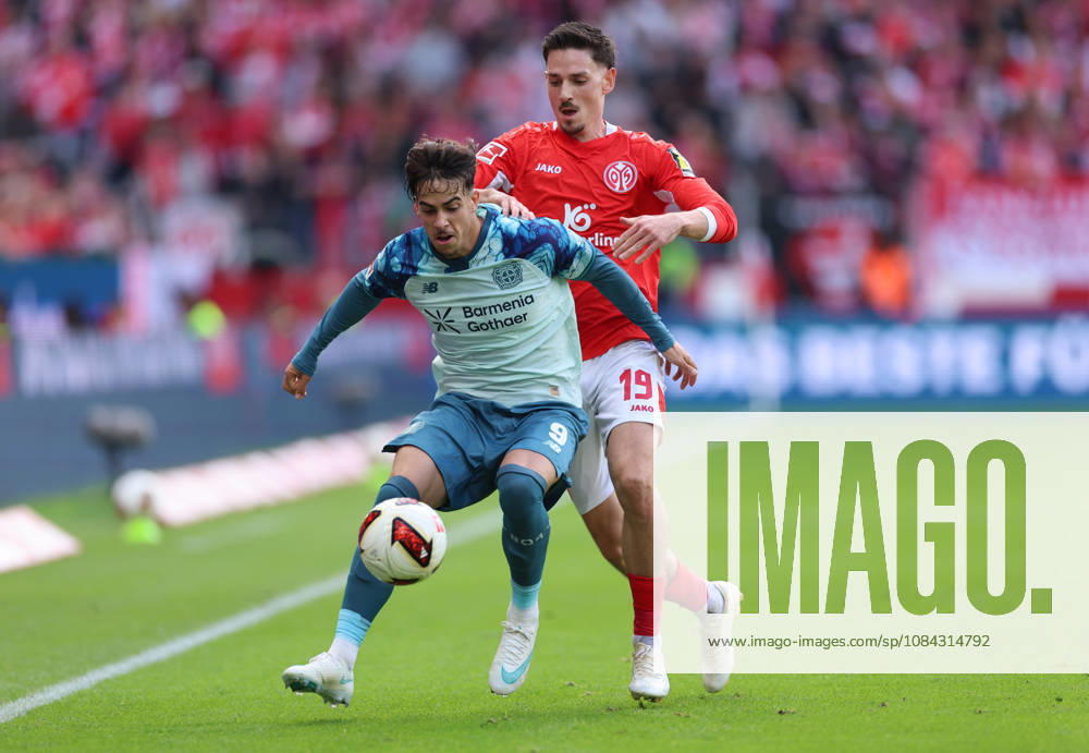Fussball Bundesliga, 1. FSV Mainz 05 - Bayer 04 Leverkusen, v.l., Afonso Moreira (Bayer 04 Leverkusen), Anthony Caci (FSV Mainz 05) DFL DFB REGULATIONS PROHIBIT ANY USE OF PHOTOGRAPHS AS IMAGE SEQUENCES AND OR QUASI-VIDEO.