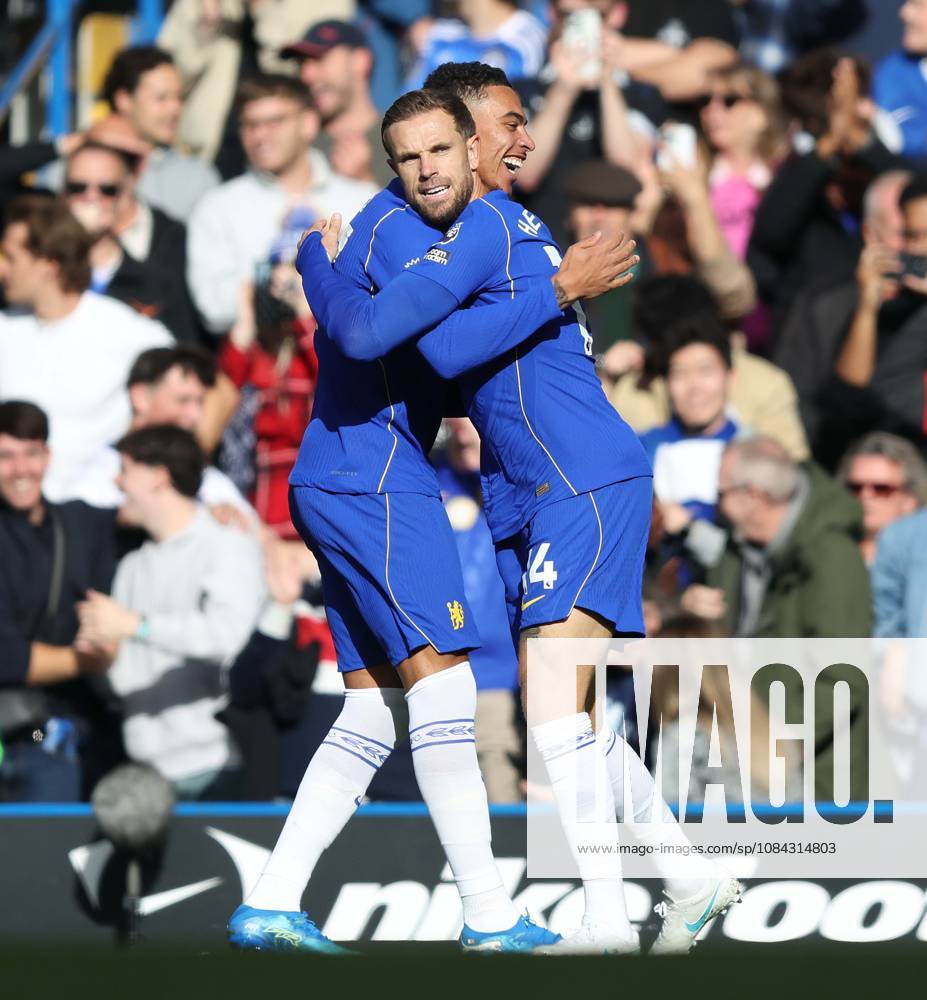 Premier League - Chelsea v AFC Bournemouth LONDON, ENGLAND, OCTOBER 10: GOAL 1-0, Jordan Henderson of Chelsea goal celebration with Morgan Rogers of Chelsea after scoring a goal to make the score 1-0 during The Premier League match between Chelsea v AFC Bournemouth at Stamford Bridge Stadium, London, England, on October 10. (Photo by Daniel Weir) London Stamford Bridge Stadium England