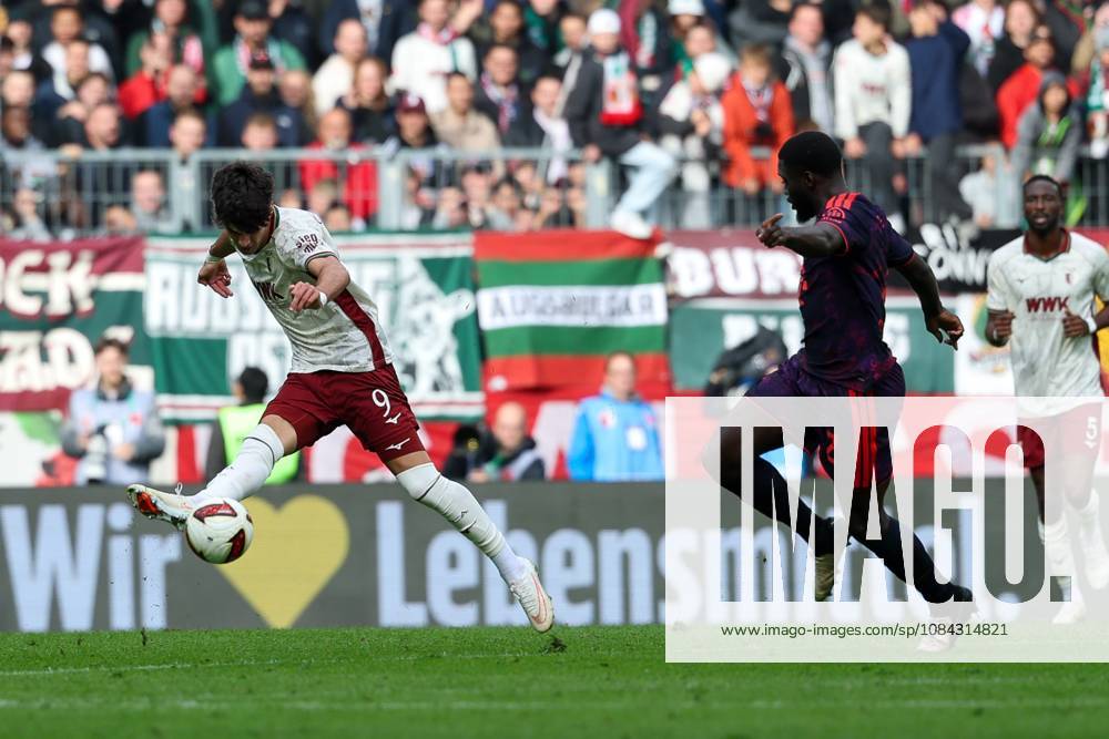 Im Zweikampf, Aktion, mit Rodrigo Ribeiro 9 (FC Augsburg), Dayot Upamecano 2 (FC Bayern Muenchen), FC Augsburg vs. FC Bayern Muenchen, Fussball, 1. Bundesliga, 5. Spieltag, 10.10.2026 DFB DFL regulations prohibit any use of photographs as image sequences and or quasi-video Augsburg Bayern Deutschland