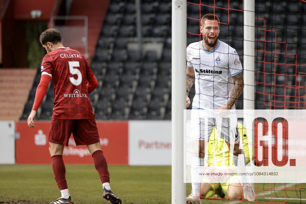 Fussball 3.Liga, SG Sonnenhof Grossaspach - SV Waldhof Mannheim v.l. Julian Ulbricht (SV Waldhof Mannheim, 10) bejubelt das 1:5