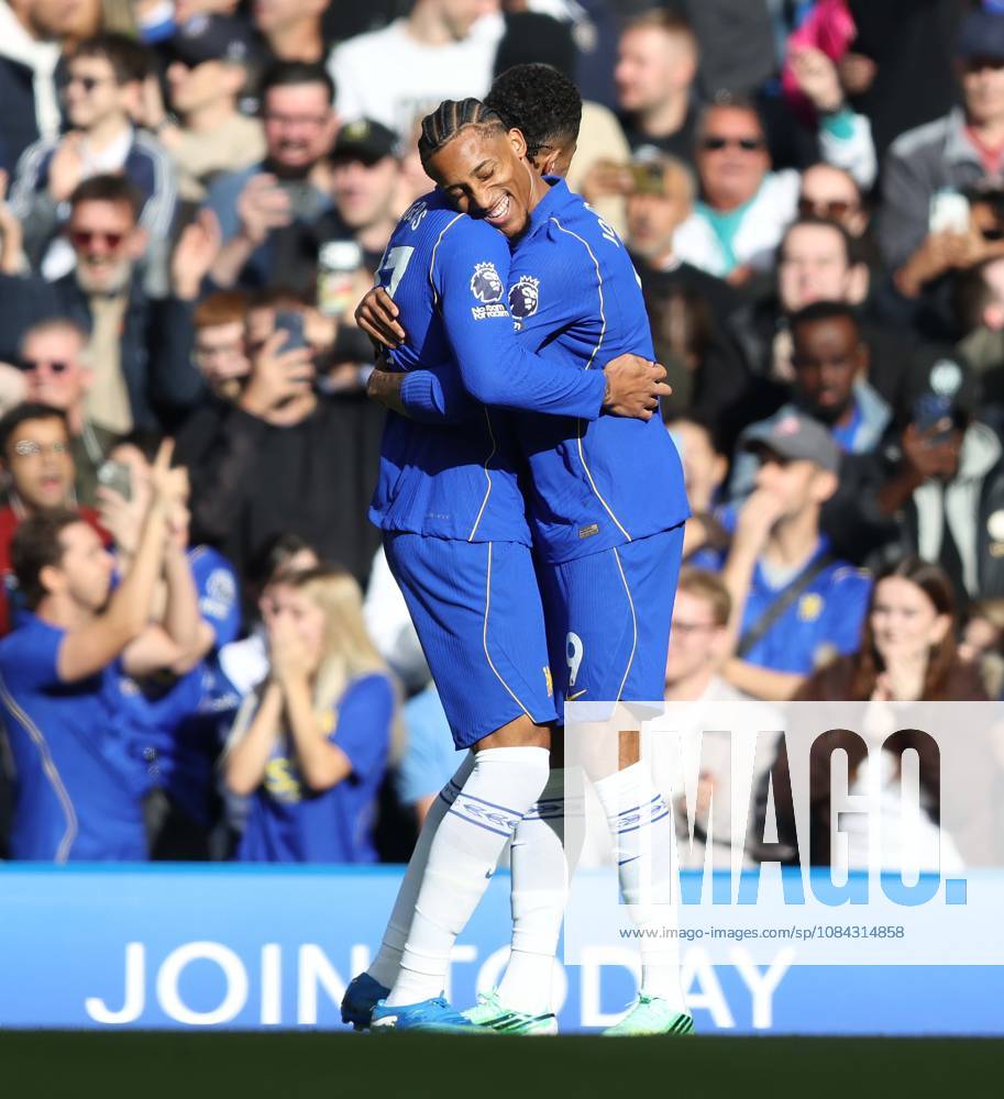 Premier League - Chelsea v AFC Bournemouth LONDON, ENGLAND, OCTOBER 10: GOAL 2-0, Morgan Rogers of Chelsea goal celebration with Joao Pedro of Chelsea after scoring a goal to make the score 2-0 during The Premier League match between Chelsea v AFC Bournemouth at Stamford Bridge Stadium, London, England, on October 10. (Photo by Daniel Weir) London Stamford Bridge Stadium England