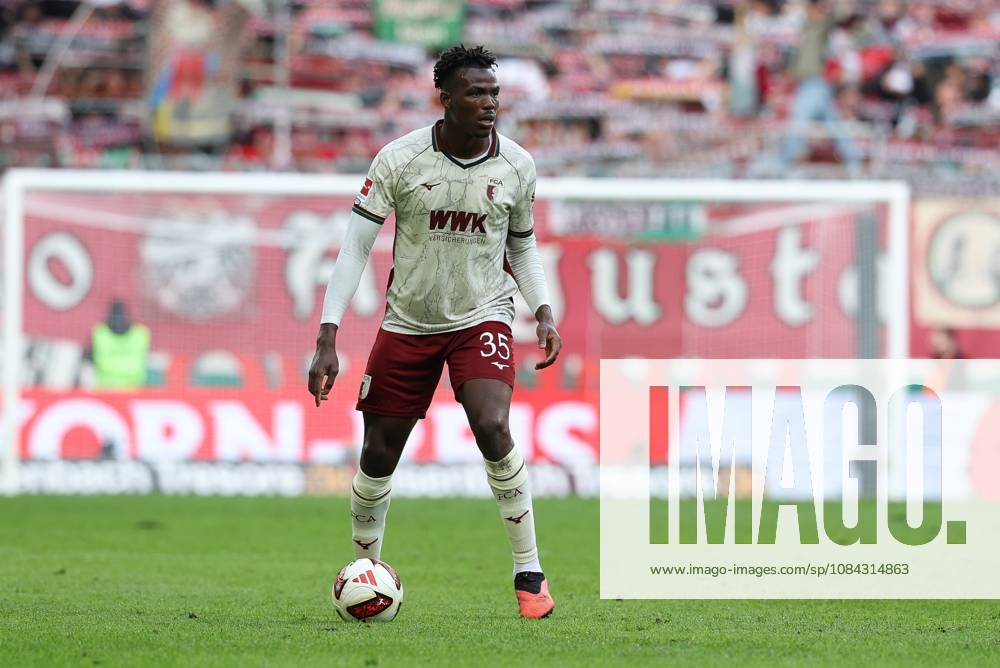 Juma Bah 35 (FC Augsburg), FC Augsburg vs. FC Bayern Muenchen, Fussball, 1. Bundesliga, 5. Spieltag, 10.10.2026 DFB DFL regulations prohibit any use of photographs as image sequences and or quasi-video Augsburg Bayern Deutschland