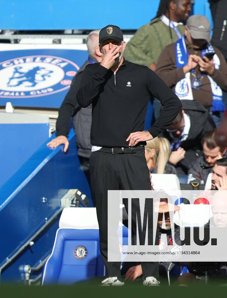Premier League - Chelsea v AFC Bournemouth LONDON, ENGLAND, OCTOBER 10: Marco Rose Manager of AFC Bournemouth looks disappointed & dejected during The Premier League match between Chelsea v AFC Bournemouth at Stamford Bridge Stadium, London, England, on October 10. (Photo by Daniel Weir) London Stamford Bridge Stadium England