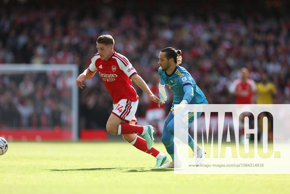 Arsenal v Leeds United 10 October 2026, London - Premier League Football - Arsenal v Leeds United - Viktor Gyokeres of Arsenal pulls away from Leeds United goalkeeper James Trafford - Photo: Charlotte Wilson Offside. London UK